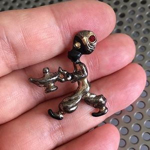 🖤Arabian💕man holding lamp Vtg brooch
